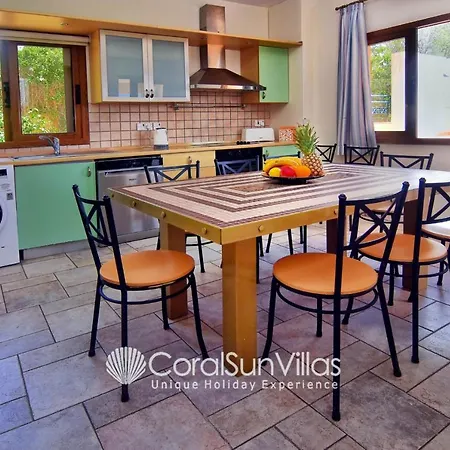 Zeus Sublime 5 Bedrms Heated Pool By Coral Sun Villas, וילה