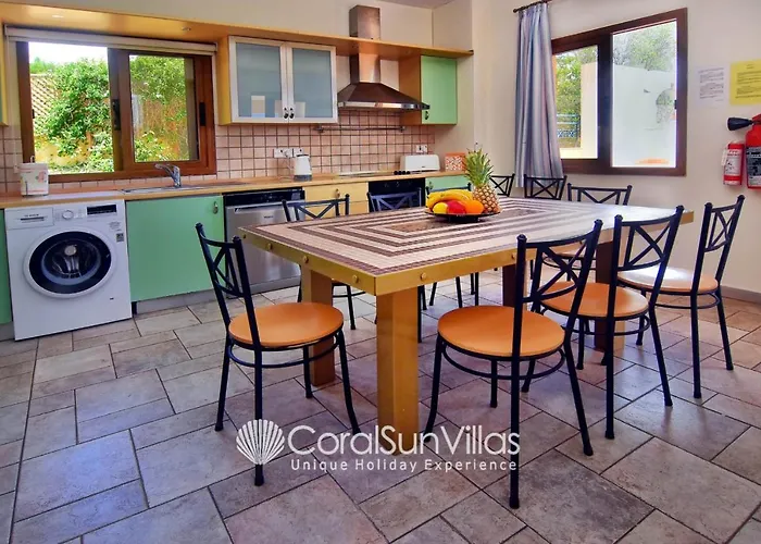 Zeus Sublime 5 Bedrms Heated Pool By Coral Sun Villas, Villa