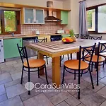 Zeus Sublime 5 Bedrms Heated Pool By Coral Sun Villas, Villa