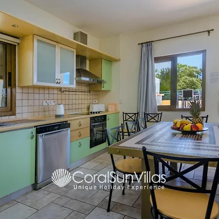 Zeus Sublime 5 Bedrms Heated Pool By Coral Sun Villas, Villa Coral Bay