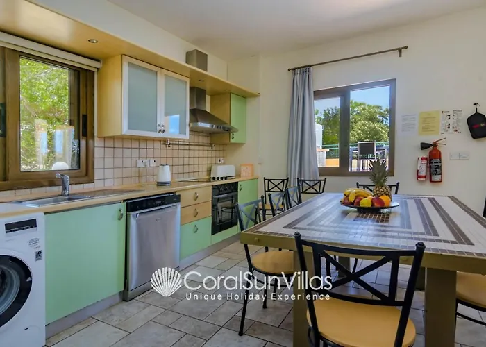 Zeus Sublime 5 Bedrms Heated Pool By Coral Sun Villas, וילה קורל ביי