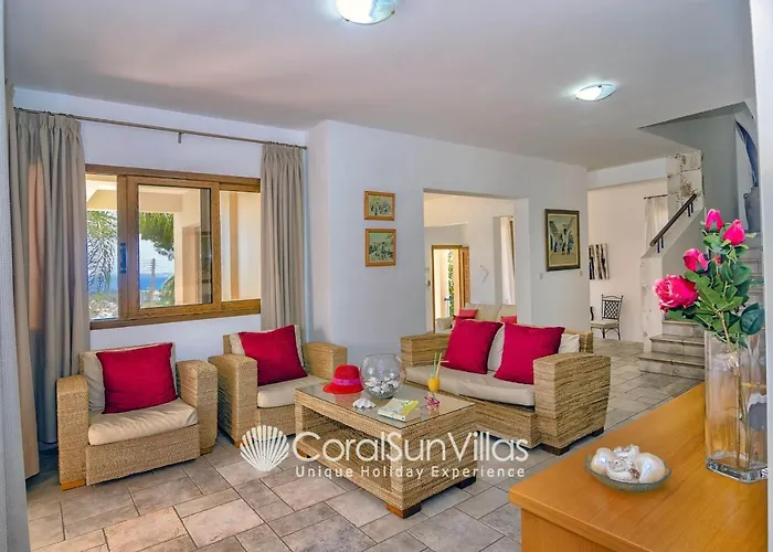 Zeus Sublime 5 Bedrms Heated Pool By Coral Sun Villas, Villa Coral Bay