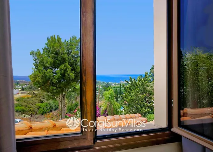 Zeus Sublime 5 Bedrms Heated Pool By Coral Sun Villas, Vila