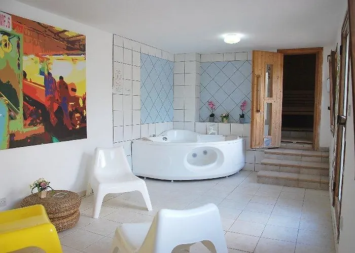 Zeus Sublime 5 Bedrms Heated Pool By Coral Sun Villas,