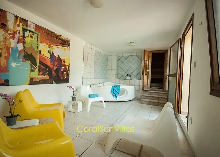 Zeus Sublime 5 Bedrms Heated Pool By Coral Sun Villas, Villa